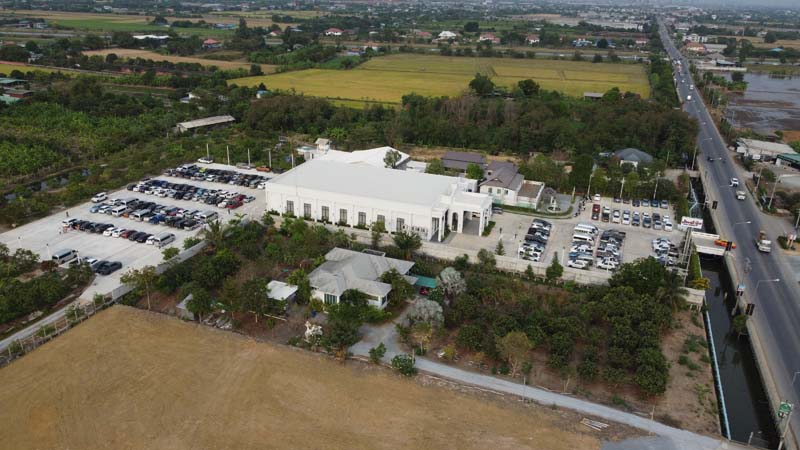 สถานที่จัดงานแต่งงาน นนทบุรี ห้อง Grand Ballroom หรูหรา ตกแต่งคริสตัลแชนเดอเลียร์